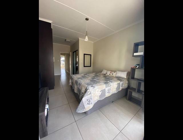 2 BEDROOM APARTMENT FOR SALE IN KYALAMI HILLS